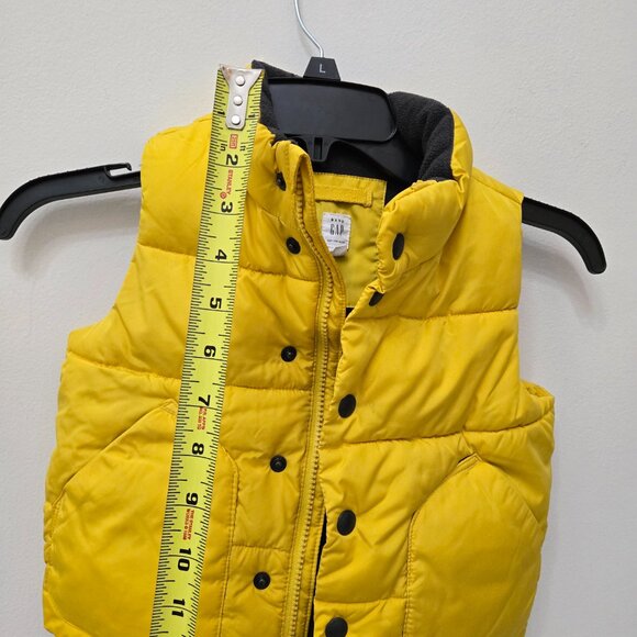 💛 Baby Gap Yellow Puffer Vest – Warm Quilted Outerwear for Toddlers - Picture 3 of 6